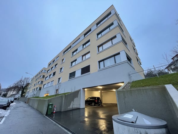 Neuwertige, Zentrale 4.5 Zi. Wohnung mit Aussicht nahe Kantonsspital 10