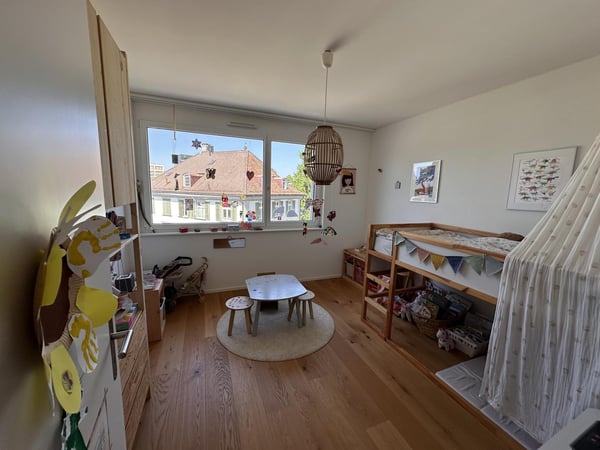 Neuwertige, Zentrale 4.5 Zi. Wohnung mit Aussicht nahe Kantonsspital 6