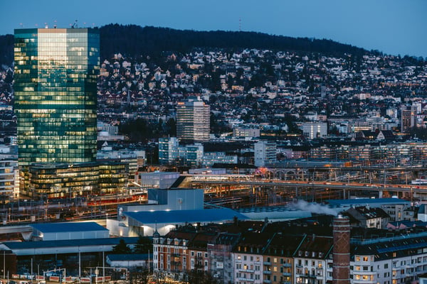High-Floor 2.5-Room Apartment, open views to the City and Uetliberg 11