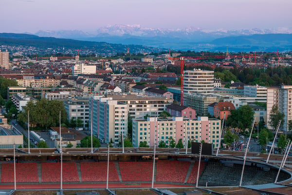 High-Floor 2.5-Room Apartment, open views to the City and Uetliberg 12