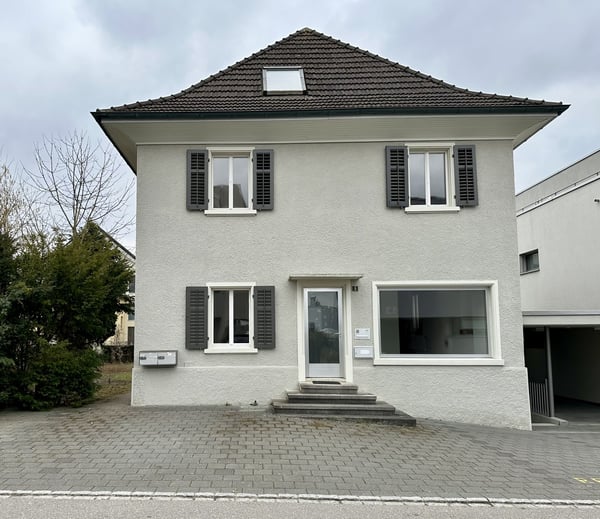 Haus (7.5 Zimmer) an zentraler Lage - super für WG 2