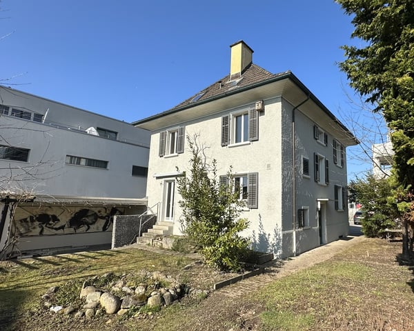 Haus (7.5 Zimmer) an zentraler Lage - super für WG 3