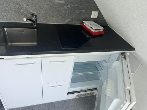 Charmantes Dachstudio im Altbau  Freihofstrasse, Zürich 8048 2