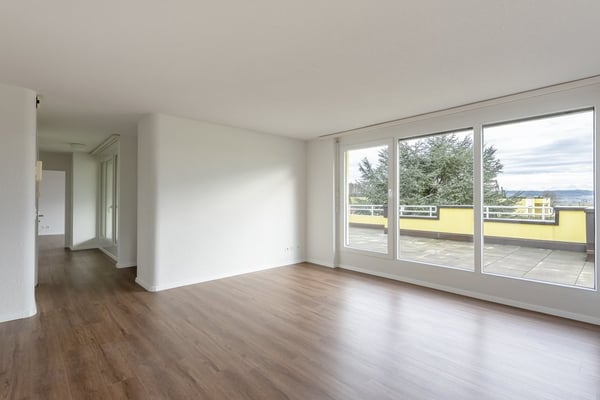 Attika-Wohnung mit grosser Terrasse und Fernsicht 8