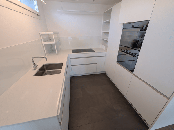Large 2.5-Room Apartment in Zug Terrace, Fireplace, Storage 3