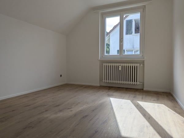 Helle, grosszügige 4-Zimmerwohnung mit wunderbarer Aussicht 3