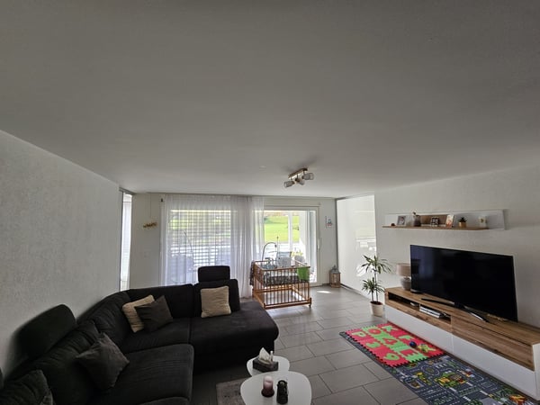 Helle 4.5-Zimmerwohnung mit grossem Balkon und Lift in Hölstein BL 3