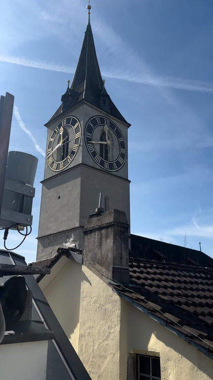 Unique Attic Duplex with Fireplace & River Views in Zurich Old Town 3