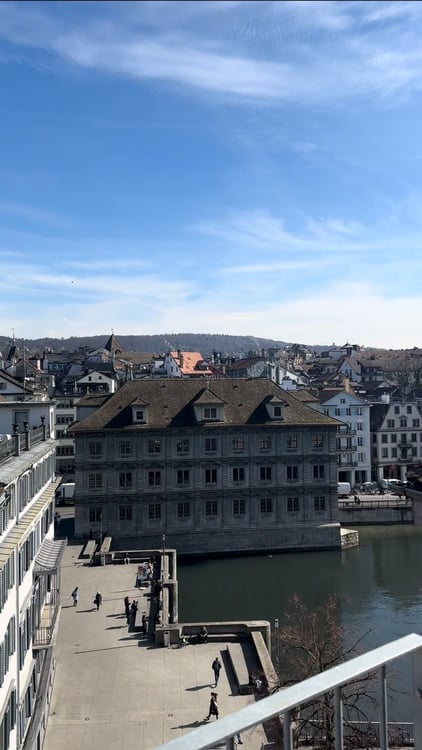 Unique Attic Duplex with Fireplace & River Views in Zurich Old Town 4