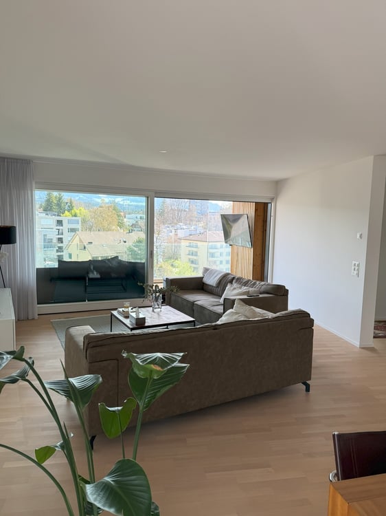 3.5 Zimmer Wohnung mit Loggia und Bergsicht 3