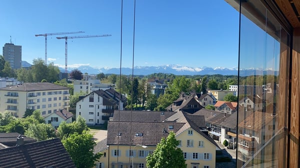 3.5 Zimmer Wohnung mit Loggia und Bergsicht 2