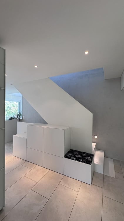 Exklusives möbliertes 8.5-Zimmer Einfamilienhaus mit Garten und Doppelgarage 9