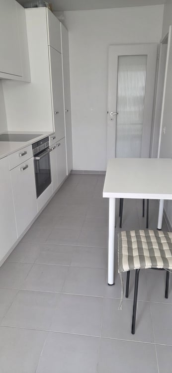 Helle und gemütliche 2-Zimmer-Wohnung mit zwei Balkonen in Basel 6