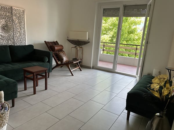 First occupancy after complete renovation  exclusive 2.5-room apartment with glazed winter garden, air conditioning and elevator, only 50 metres from Lake Lugano 5