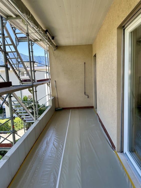 First occupancy after complete renovation  exclusive 2.5-room apartment with glazed winter garden, air conditioning and elevator, only 50 metres from Lake Lugano 13