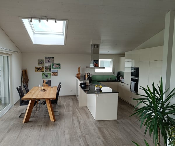 Möblierte Dachwohnung mit grosszügiger Küche, zwei Terrassen und Bergsicht  befristet (Stans) 2