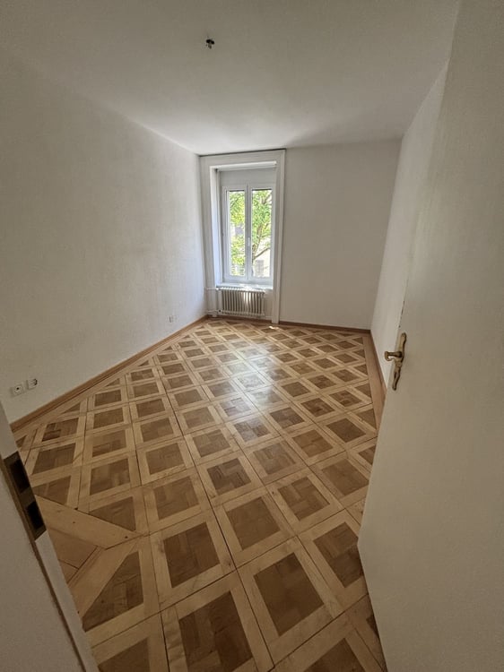 Altbauwohnung mit Balkonen und Lift 8