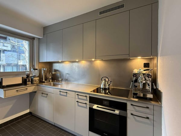Light filled spacious Hongg apartment with garden access 10