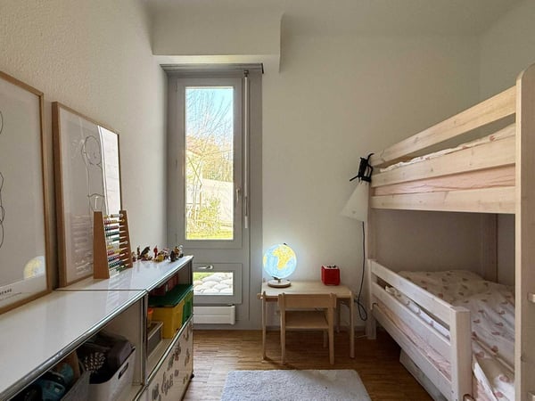 Light filled spacious Hongg apartment with garden access 9