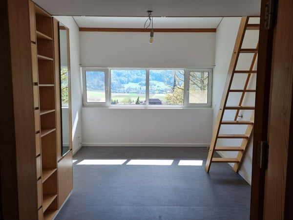 Stilvolle 3-Zimmer Wohnung im Grünen mit zwei Gartensitzplätzen für Singles oder Paare 2