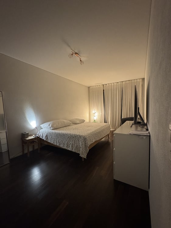 Zürich 8005 (Hardbrücke)  en-suite furnished room, 5 min walk to station (22+ months) 1
