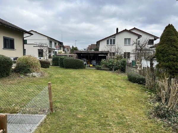 Exklusives, freistehendes Einfamilienhaus im Hochparterre mit grossem Garten in Brugg 6