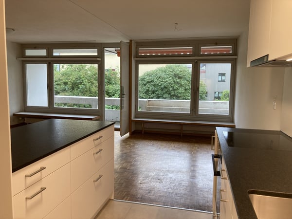 Wohnung im ersten Stock, 3 1/2 Zimmer Altbau, Nähe Bahnhof Thun neu renoviert. 1