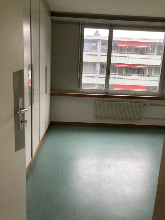 Wohnung im ersten Stock, 3 1/2 Zimmer Altbau, Nähe Bahnhof Thun neu renoviert. 5