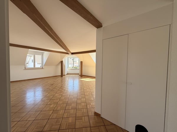 Grosszügige 5-Zimmerwohnung mit Weitsicht im stilvollen Jugendstilhaus 7