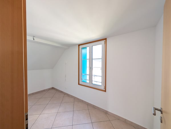 5.5-Zi-Maisonette Attika (127m²) im Zentrum: 2 min zu Bahnhof/Migros, 30min SG, 40min Zürich, mit Garten & Bergsicht 9