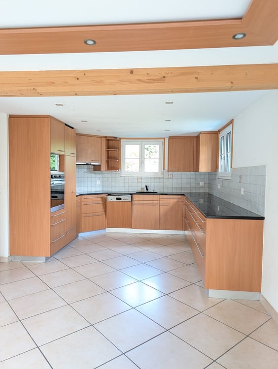 5.5-Zi-Maisonette Attika (127m²) im Zentrum: 2 min zu Bahnhof/Migros, 30min SG, 40min Zürich, mit Garten & Bergsicht 2