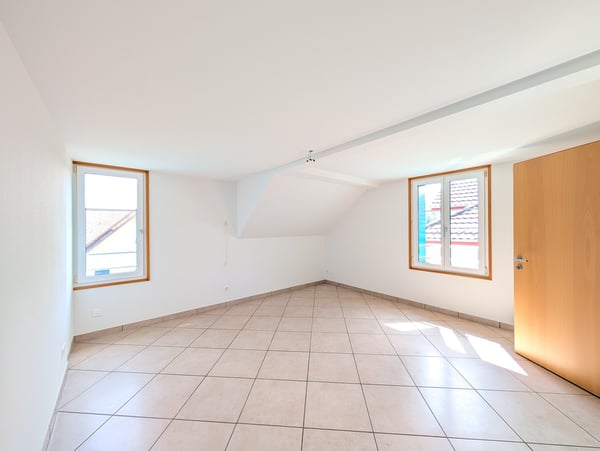 5.5-Zi-Maisonette Attika (127m²) im Zentrum: 2 min zu Bahnhof/Migros, 30min SG, 40min Zürich, mit Garten & Bergsicht 11