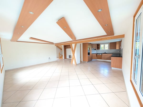 5.5-Zi-Maisonette Attika (127m²) im Zentrum: 2 min zu Bahnhof/Migros, 30min SG, 40min Zürich, mit Garten & Bergsicht 3
