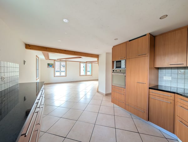 5.5-Zi-Maisonette Attika (127m²) im Zentrum: 2 min zu Bahnhof/Migros, 30min SG, 40min Zürich, mit Garten & Bergsicht 1