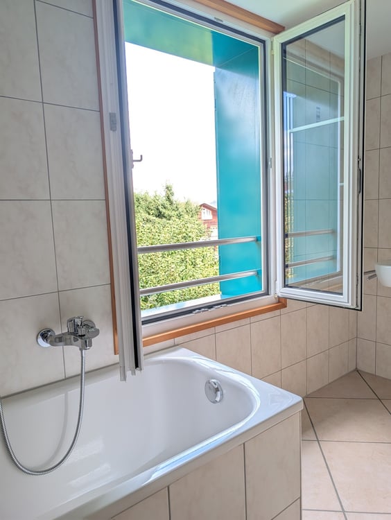 5.5-Zi-Maisonette Attika (127m²) im Zentrum: 2 min zu Bahnhof/Migros, 30min SG, 40min Zürich, mit Garten & Bergsicht 13