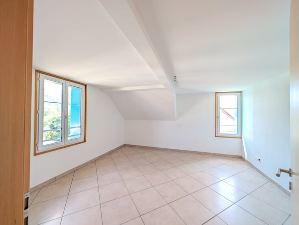 5.5-Zi-Maisonette Attika (127m²) im Zentrum: 2 min zu Bahnhof/Migros, 30min SG, 40min Zürich, mit Garten & Bergsicht 8