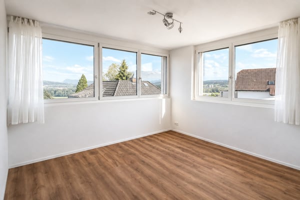 Seltene Mietgelegenheit: modernes 5.5-Zimmer-Einfamilienhaus mit Garten und Weitsicht in St. Erhard 10