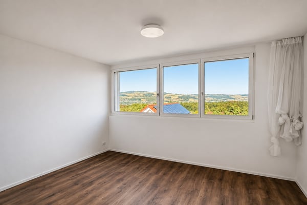 Seltene Mietgelegenheit: modernes 5.5-Zimmer-Einfamilienhaus mit Garten und Weitsicht in St. Erhard 11