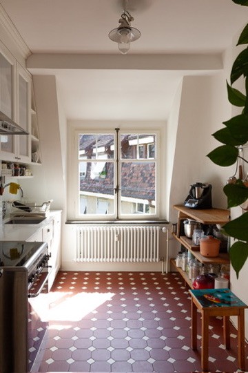 Lichtdurchfluteter 1910er Altbau im Kreis 5: 4 Zimmer, Balkon, Bad & Küche im englischen Landhausstil. 11
