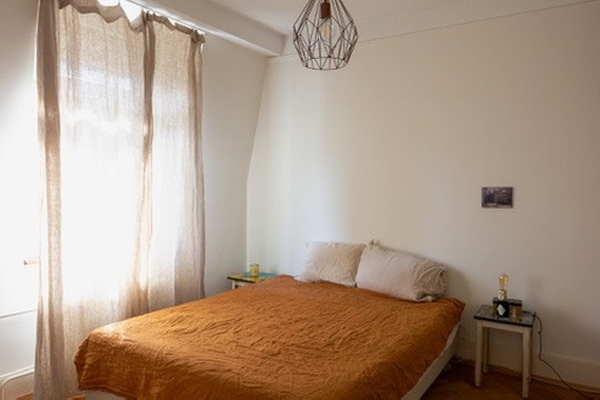 Lichtdurchfluteter 1910er Altbau im Kreis 5: 4 Zimmer, Balkon, Bad & Küche im englischen Landhausstil. 10