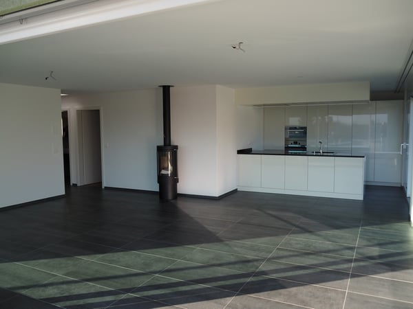 Exklusive, 3.5 Zimmer Wohnung nach Eigentumsstandard mit Sicht auf die Berge 2
