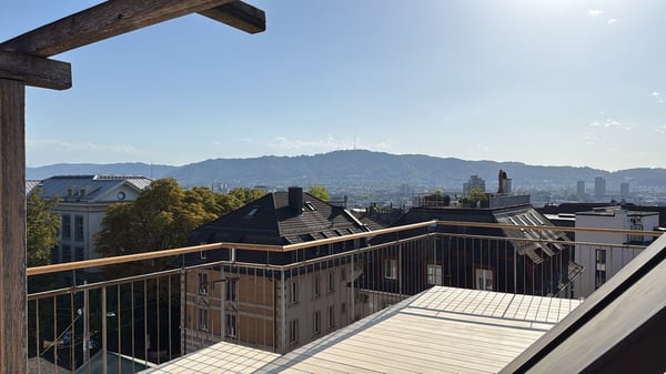Befristete Attikawohnung mit 60 m² Dachterrasse im Kreis 6 2