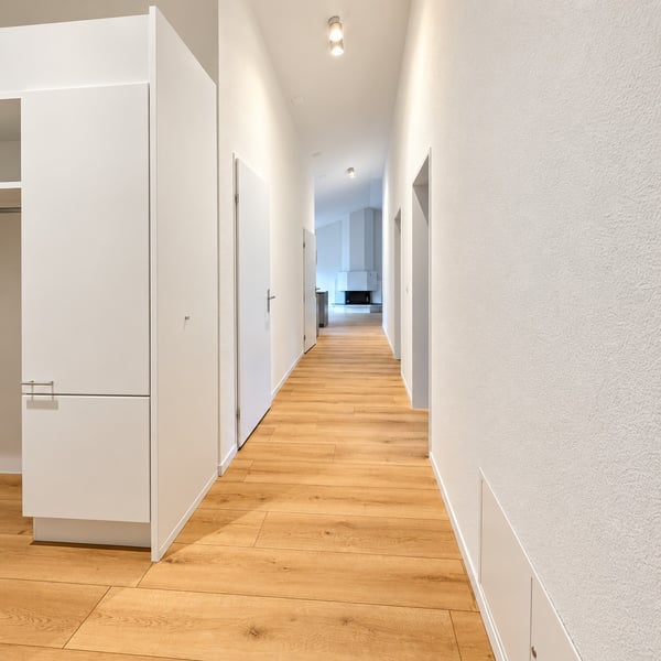 Helle 4.5-Zimmer-Wohnung mit Cheminée & bis zu 4 m hohen Decken 4