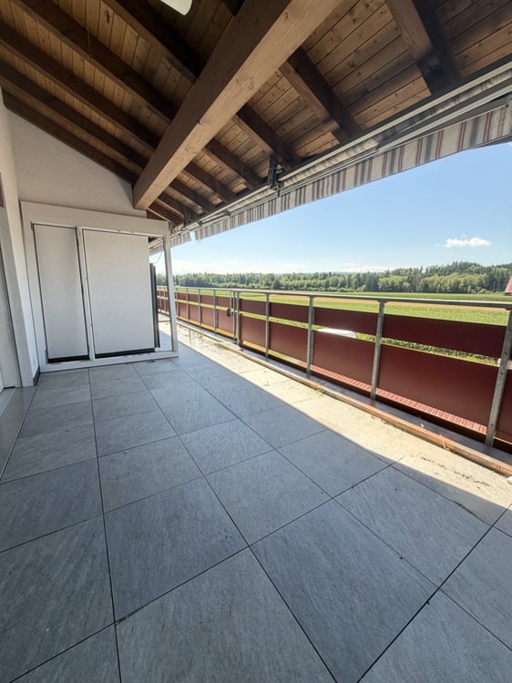 Grosszügige 5.5-Zimmerwohnung mit Terrasse, Bergsicht und Schwedenofen 2