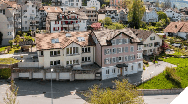 Grosszügiges 6.5-Zimmer-Einfamilienhaus mit Cheminée, Garten und direktem Garagenzugang in Herisau 2