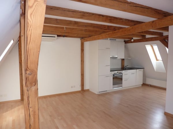 Charmante und helle Dachwohnung mit Holzbalken 1