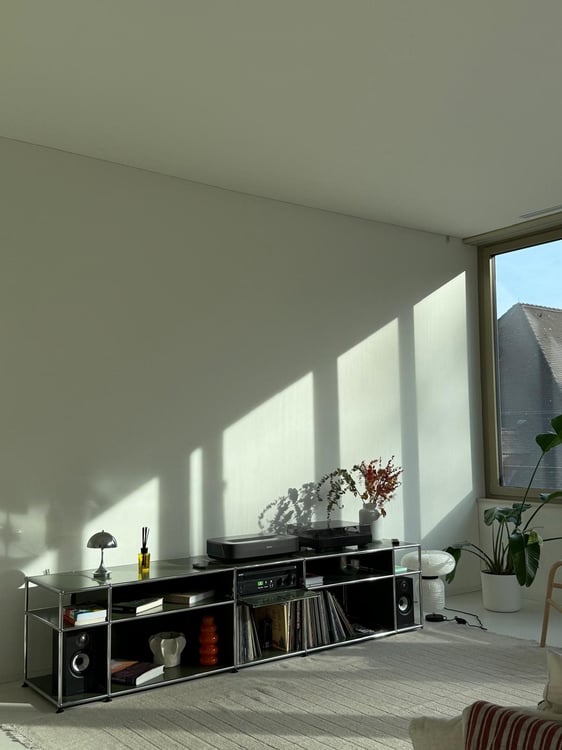 Light-Filled Top-Floor Flat in Zürich (8005) 3
