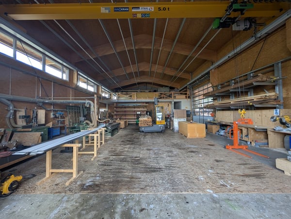 Gewerbehalle mit Kran, Lager und Büro in Lausen 7