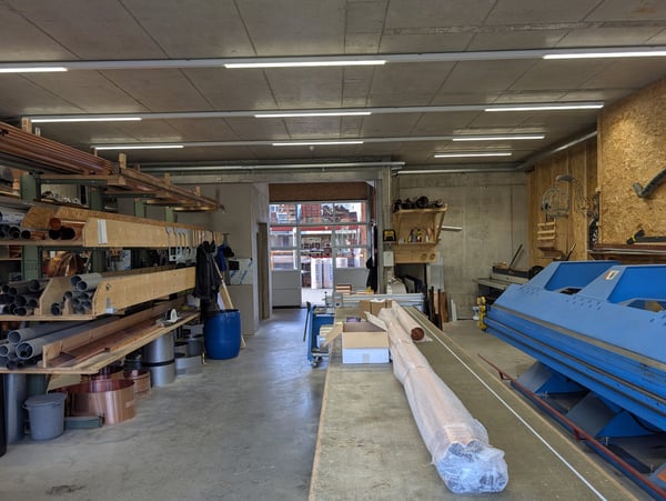 Gewerbehalle mit Kran, Lager und Büro in Lausen 12