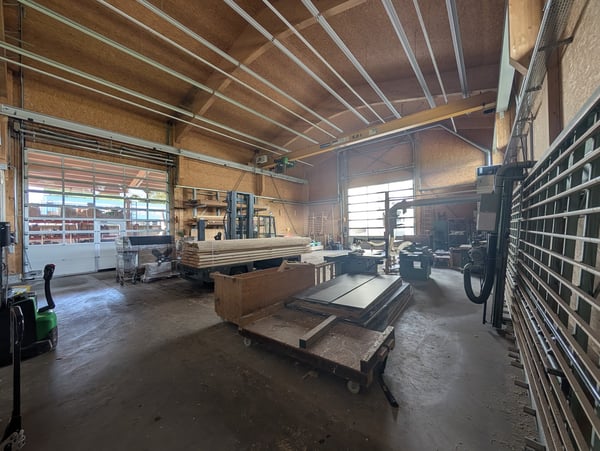 Gewerbehalle mit Kran, Lager und Büro in Lausen 13